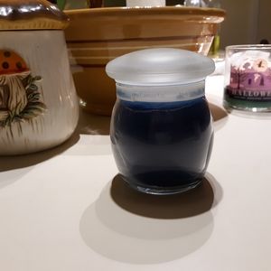 RARE, HTF White Barn Real Essence Blue Cove 7.5 oz jar candle USED